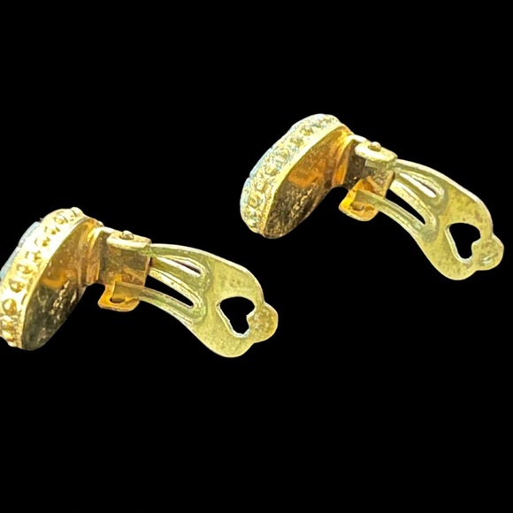 1603 Vintage Italian Micro Mosaic Clip Earrings Red Floral Gold Tone Hardware - Picture 4 of 4